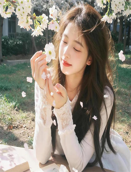 表演艺术解析：《漂亮CGirl2014》的角色选择的恰当性与艺术效果 理解表演与导演的配合